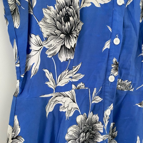 💙🤍Blue Floral Dress with button front - Picture 3 of 7